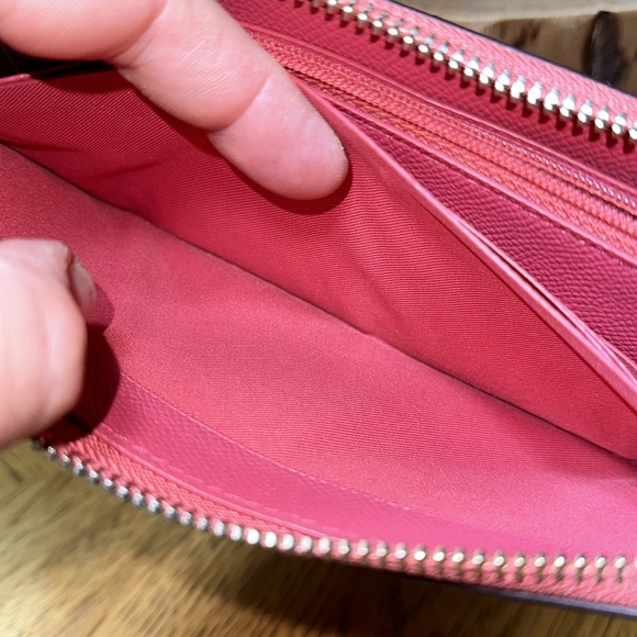 *HTF COLOR* COACH Signature Debossed Patent Leather Accordion Zip Wallet - Picture 15 of 16